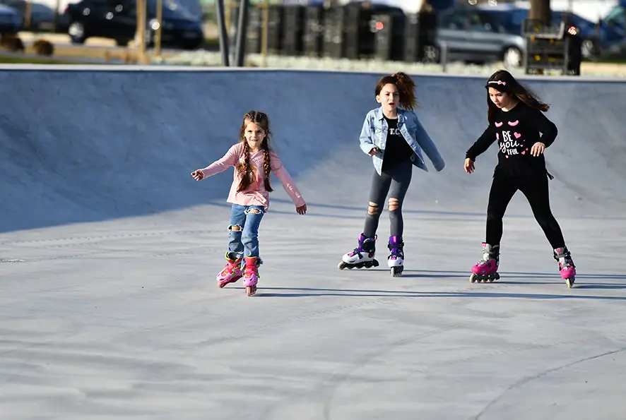 پارک اسکیت ازمیر بوستانلی برای کودکان محل مناسبی برای اسکیت سواری